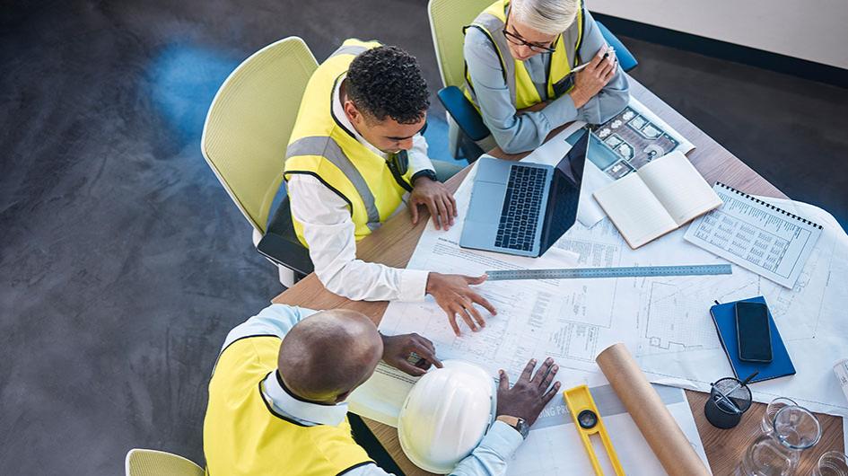 Réunion de projet avec un économiste de la construction