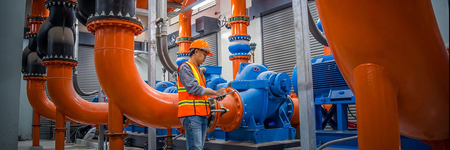 Maintenance de réseau CVC par un technicien de maintenance CVC
